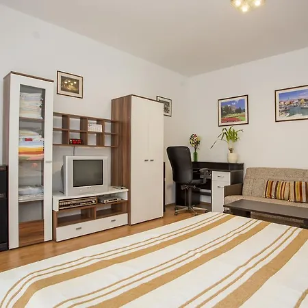 Mirko 615 Apartamento